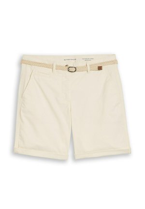 Beige Chino-Bermuda-Shorts mit umgeschlagenen Säumen, Seitentaschen, Gürtelschlaufen und einem gewebten beigen Gürtel mit Metallverschluss.