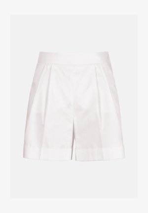 Shorts blancs taille haute, confectionnés, avec plis, poches latérales et ourlets retroussés sur un fond clair uni.