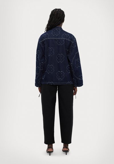 Henrik Vibskov SMILEY JACKET - Džínová bunda - dark needle punch