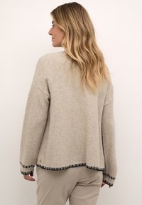 Cream CRONIE - Neuletakki - string black
