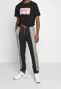 Only & Sons Träningsbyxor - black