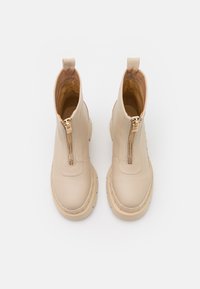 RAID Wide Fit Botines con plataforma - off-white