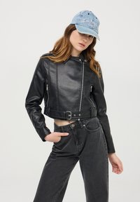 Terranova CROP - Giacca in similpelle - nero