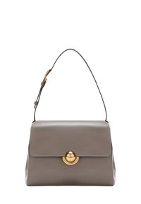 Sac à main en cuir gris avec bandoulière réglable et fermoir circulaire doré sur le rabat avant.