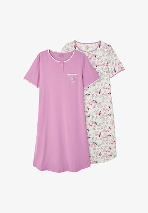 Dos camisones de manga corta, uno liso de color púrpura claro con botones y bolsillo, el otro blanco con estampado floral rosa y verde.