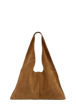 Sac cabas en daim marron avec de larges poignées et un corps triangulaire spacieux, conçu pour un usage quotidien décontracté.