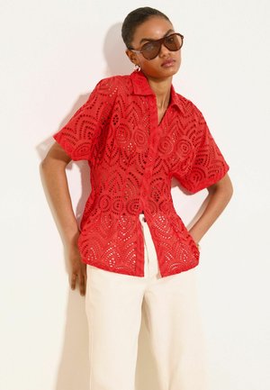Lipsy, REGULAR FIT - BRODERIE CINCHED WAIST SHIRT . - Skjortebluser - red