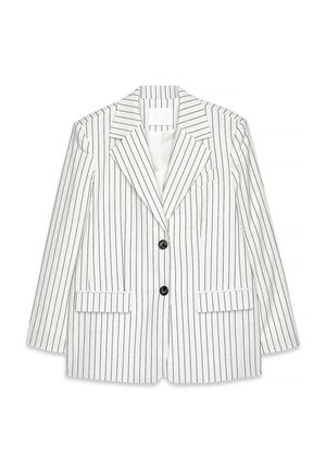 Vit kavaj med svarta vertikala ränder, spetsiga slag, två framfickor och en enda svart knappstängning.