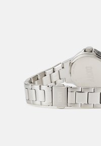 Montre Bracelet DKNY Croix Argentée - Pour Femme - Occasion