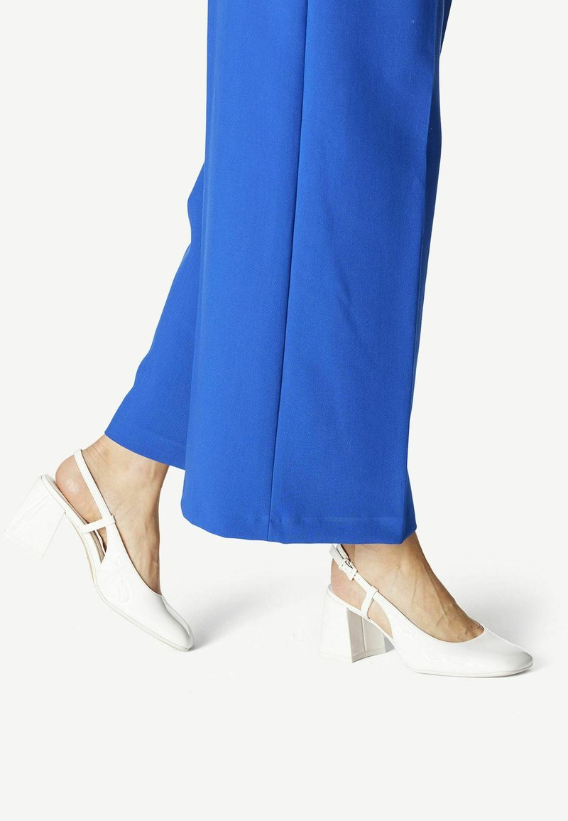 Tamaris Lana Patent 60s Pumps Black main image 0