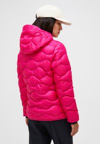 Peak Performance HELIUM HOOD - Pūkinė striukė - hellpink