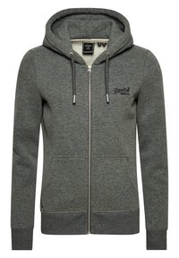 Felpa con zip intera di colore grigio scuro, dotata di tasche frontali, cappuccio con lacci, polsini e orlo a costine, e un piccolo logo sul lato sinistro del petto.
