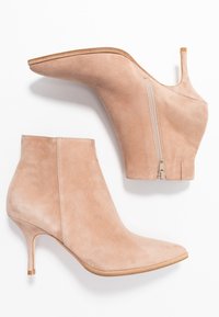 Kennel + Schmenger Ankle boot