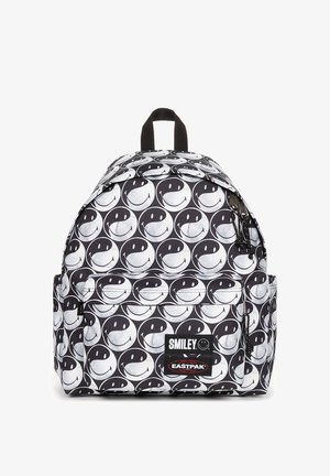 Zaino in bianco e nero con un motivo a faccine sorridenti ripetuto, realizzato in tessuto con una texture resistente. Tasca accessorio con cerniera.