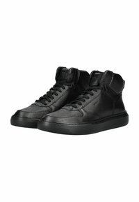 Zapatillas altas negras de cuero texturizado, con punta redonda, cierre de cordones, cuello acolchado y una suela de goma elegante.