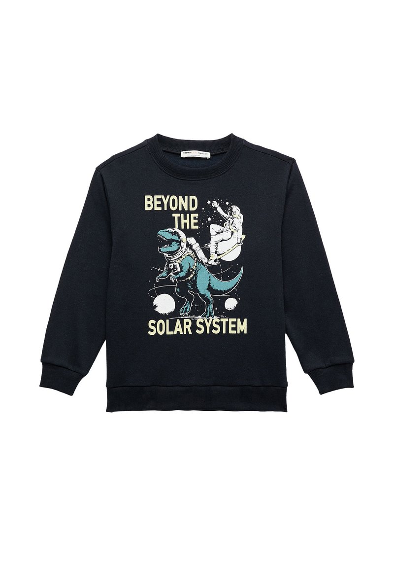 Czarny sweatshirt z grafiką przedstawiającą dinozaura i astronautę z napisem "POZA UKŁADEM SŁONECZNYM" w jasnocytrynowym i turkusowym akcentach.