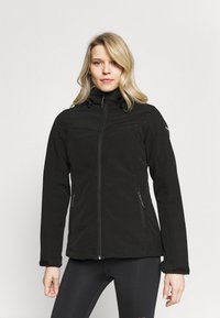Zwarte softshell jas met hoge kraag, voorrits en ritszakken aan de zijkanten. Heeft een slank, getailleerd ontwerp en een gladde textuur.