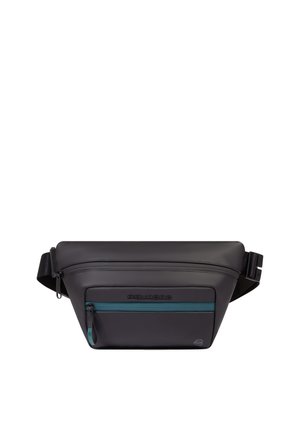 Zwarte leren heuptas met twee ritssluitingen, waarvan één met een groenblauwe accenten en een merklogo aan de voorkant.