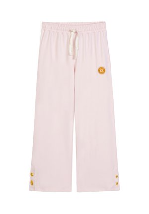 Pantaloni a gamba larga color rosa chiaro con vita elastica, coulisse bianca, dettagli con bottoni dorati ai polsini e piccolo logo circolare arancione sulla coscia.