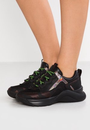 Matalavartiset tennarit - black