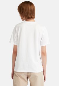 Timberland STACK LOGO REGULAR TEE - Tričko s potlačou - white