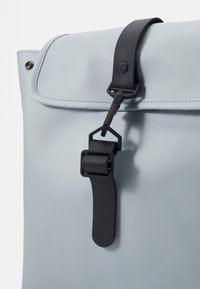 Rains BUCKET BACKPACK UNISEX - Zaino - wind
