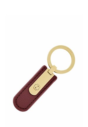 Nøglering med bordeaux tekstureret læderfane og guldfarvet metalplade og ring, med præget mærkelogo på læderet og "BOSS" på ringen.