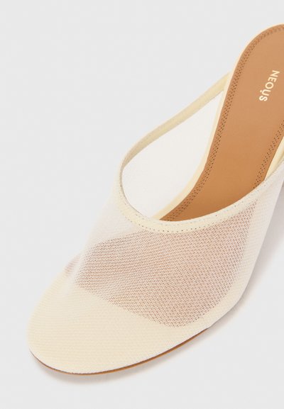 NEOUS AMALTHEA - Šľapky na opätku - cream
