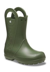Stivale in gomma verde con punta arrotondata, suola con grip testurizzato, maniglia laterale per una facile indossatura e logo "crocs" ben visibile.