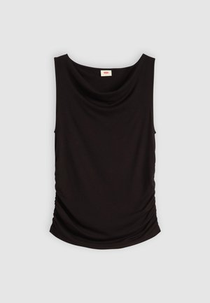 Melna bez piedurknēm topiņš ar plīvurotu dekoltē, kas piedāvā sānu krokas tekstūras pievienošanai un gludu, vieglu audumu. Nav redzama apdruka vai detaļas.