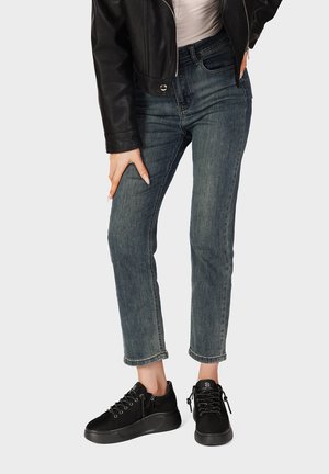 Queen Helena, X35-6 - Sneakers basse - nero