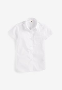 Chemise blanche à manches courtes avec un col droit et une poche poitrine unique, fabriquée en tissu lisse.