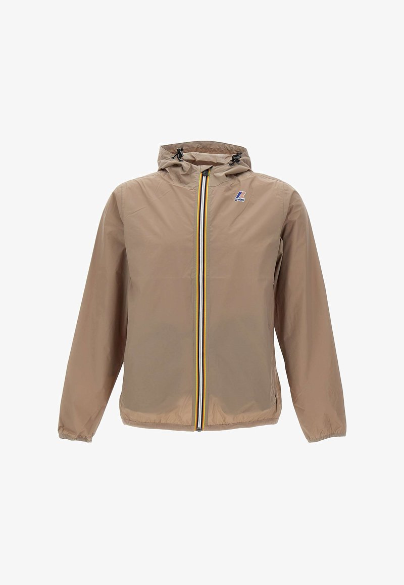 Veste beige légère avec capuche, dotée d'une fermeture éclair à l'avant, de rayures verticales jaunes et bleues, de poignets élastiques et d'un patch logo sur la poitrine.