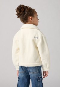 Levi's® BOXY FIT TRUCKER - Flisinė striukė - egret