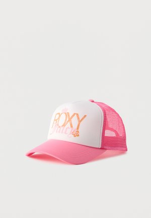 Casquette trucker rose et blanche avec dos en mesh, visière incurvée, et texte orange "ROXY Juicy" avec fleur sur le panneau avant blanc.