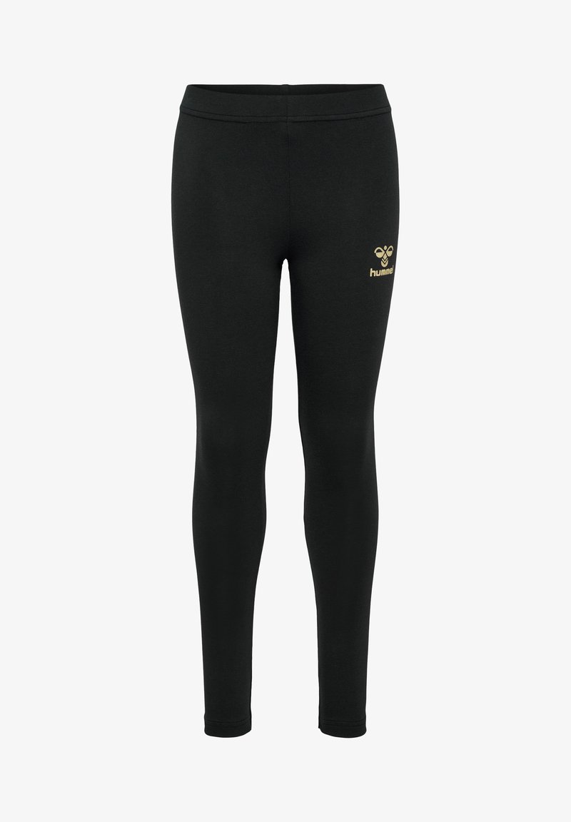 Schwarze Leggings aus dehnbarem Material, mit einer glatten Textur und einem goldenen Logo auf der linken Seite nahe dem Bund.