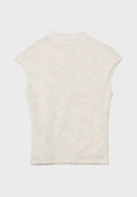 Bezruký krémově zbarvený top s jemným květinovým vzorem a krátkým stojáčkovým límcem, položený na světlém pozadí.