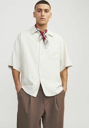 Jack & Jones WIDE FIT - Skjorter - buttercream