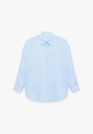 Lichtblauw overhemd met lange mouwen en knoopsluiting, gemaakt van zachte stof, met een puntige kraag, een borstzak en een afgeronde zoom.