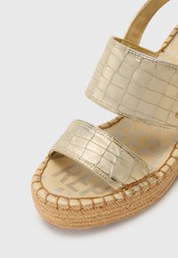 Thumbnail Image 6