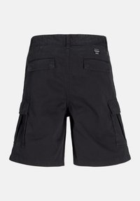 Shorts cargo noirs en tissu durable, avec deux poches arrière et des poches latérales avec rabats, détails cousus et coupe droite.