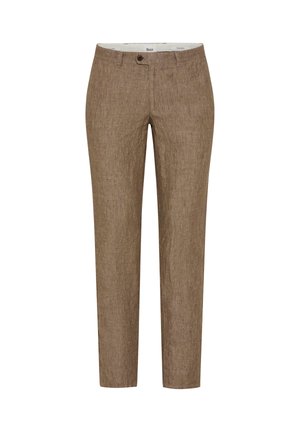 Slim-fit bruine linnen herenbroek met knoop- en ritssluiting, riemlussen en geen zichtbare zakken, plat gelegd op een witte achtergrond.