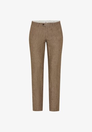 Slim-fit bruine linnen herenbroek met knoop- en ritssluiting, riemlussen en geen zichtbare zakken, plat gelegd op een witte achtergrond.