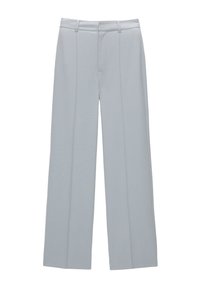 Pantalon bleu clair à jambes droites avec passants de ceinture, détails de couture à l'avant, et fermeture avant cachée.