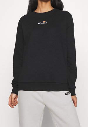 Zwarte sweatshirt met lange mouwen, geribbelde manchetten en zoom. Heeft een veelkleurig logo op de borst en wordt gecombineerd met grijze trainingsbroek.