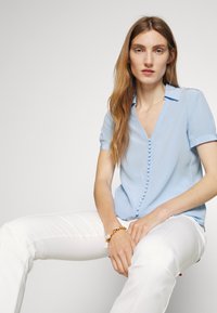 Patrizia Pepe PANTALONI TROUSERS - Nadrágok - bianco
