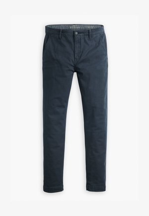 Chino navy dintr-un amestec de bumbac, cu croi drept, închidere cu nasture și buzunare laterale, având o textură netedă.