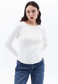 Thumbnail Image 5