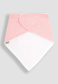 Pinkes Lätzchen mit weißen Punkten auf dem oberen Bereich, darunter weißes Frottee, und dreieckige Form. Wird am Hals mit einer abgerundeten Kante befestigt.