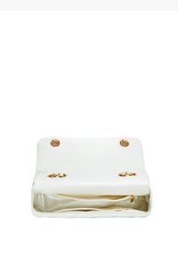 Borsa a mano bianca in pelle con hardware dorato. Caratterizzata da una chiusura a busta, scomparti interni e una superficie liscia. Vista interna vuota.
